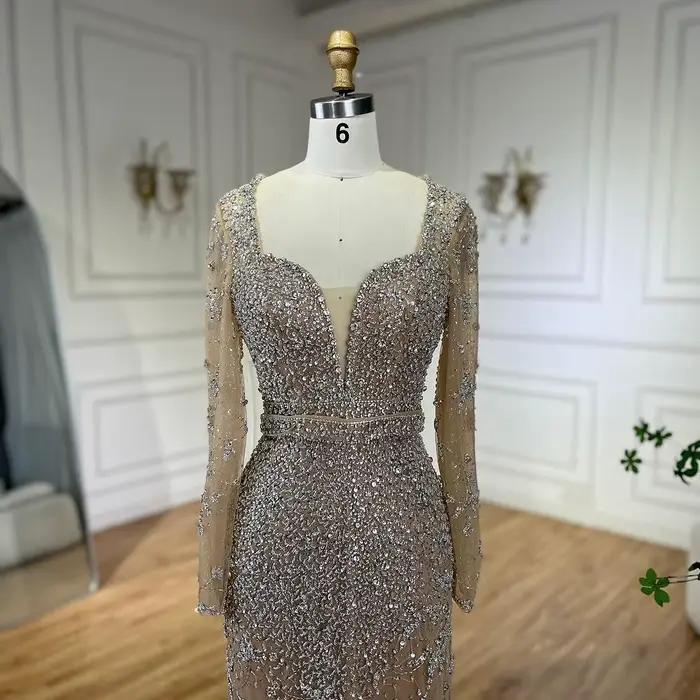 Robe de soirée classique avec train de la cour et décoration perles pour soirée officielle et événements formels chez Serene Hill