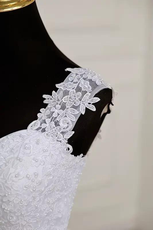 Robe de mariée classique en dentelle exquise pour femmes grandes tailles occassions spéciales élégante à offrir