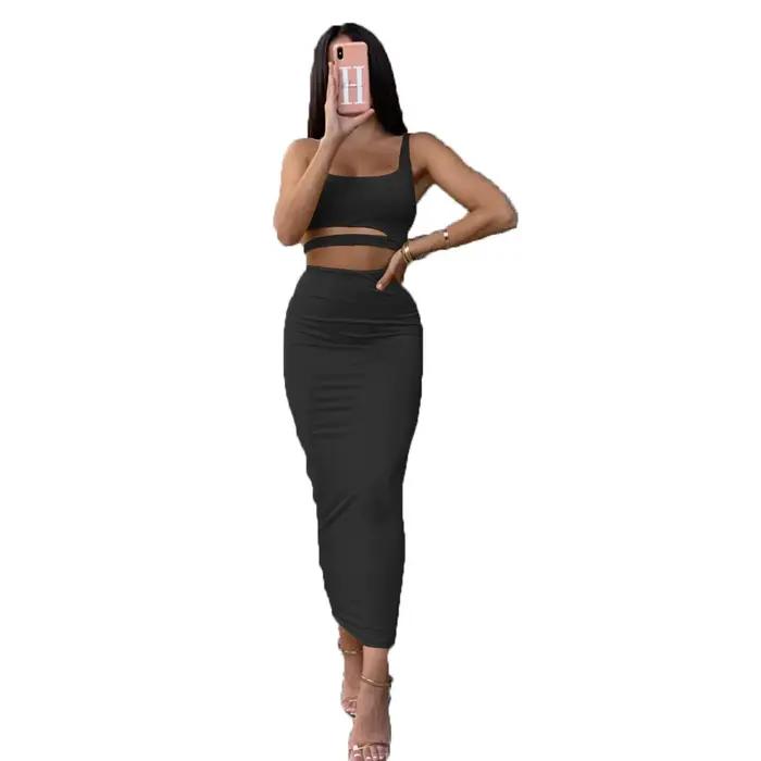 Robe longue élégante pour femme en polyester avec décolleté diagonal et plis sophistiqués pour soirées et occasions spéciales