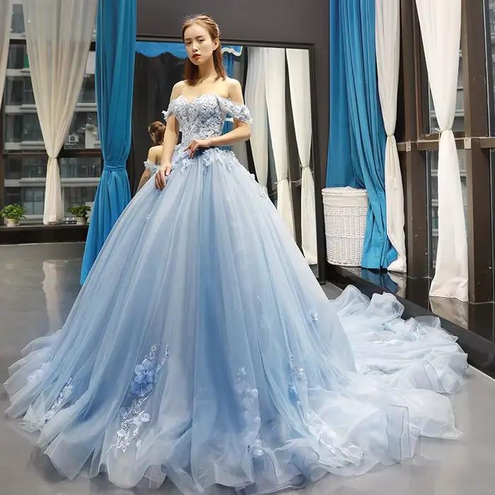 Robe de Rhprincesse en dentelle avec petite traîne