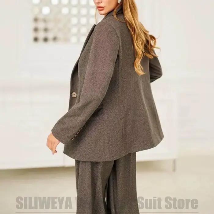 Costume chic pour femmes en tweed à chevrons