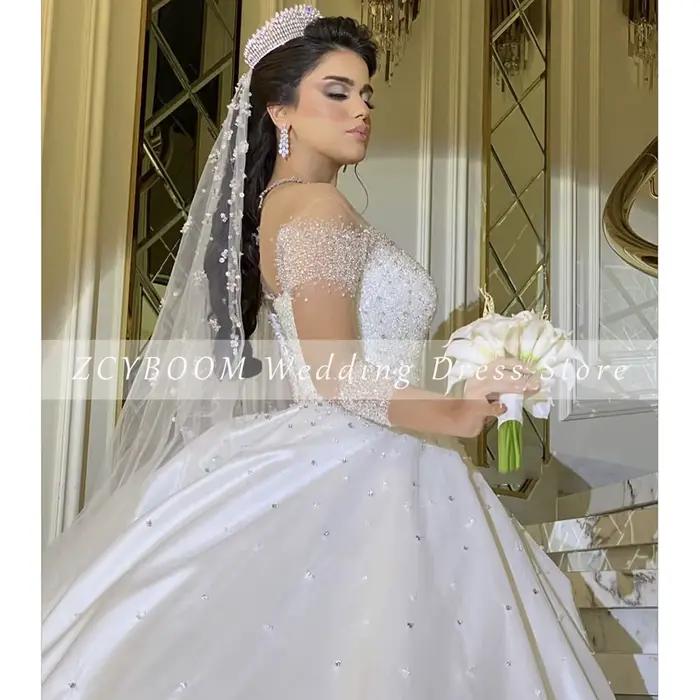Robe de mariée personnalisée brillante à col rond et strass