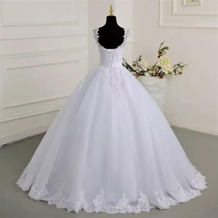 Robe de mariée classique en dentelle exquise pour femmes grandes tailles occassions spéciales élégante à offrir