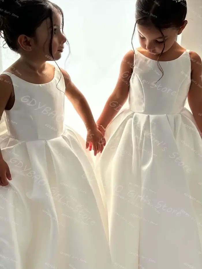 Robe de demoiselle d'honneur blanche avec bretelles à nœud