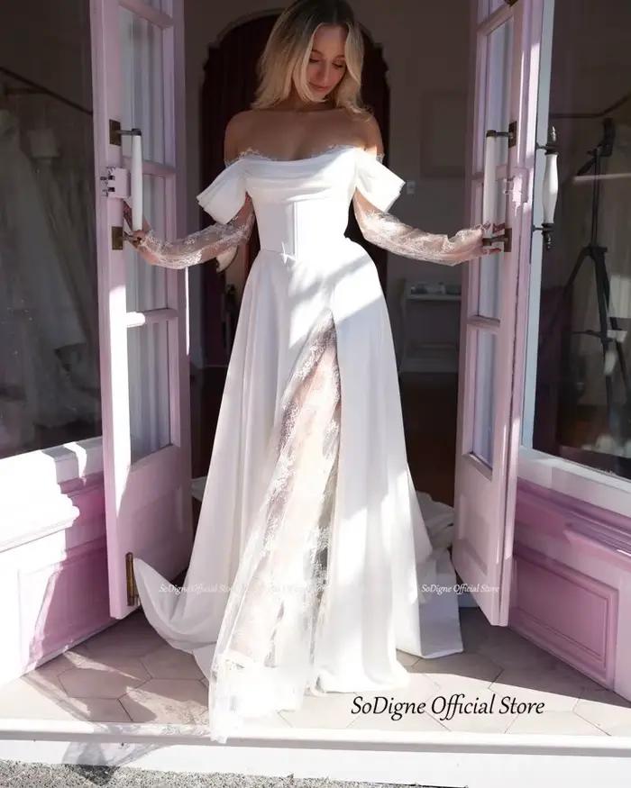 A-ligne robes de mariée épaules dénudées à manches longues Satin/dentelle robe