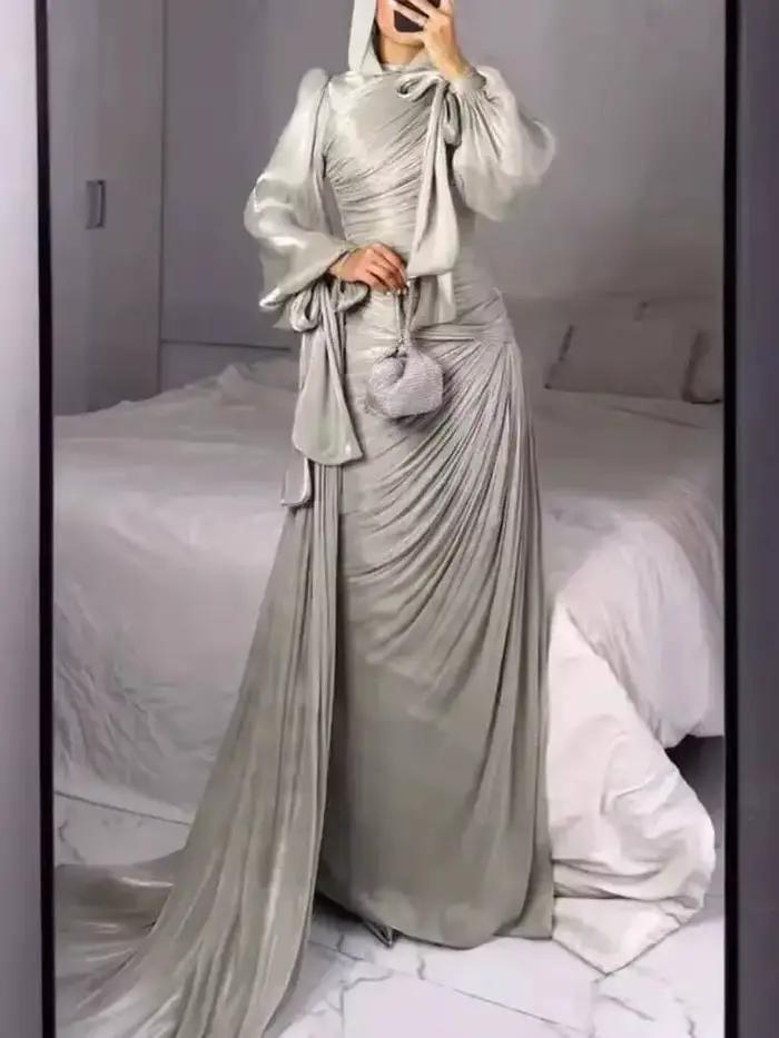 Robe de soirée longue plissée à col rond et manches lanternes