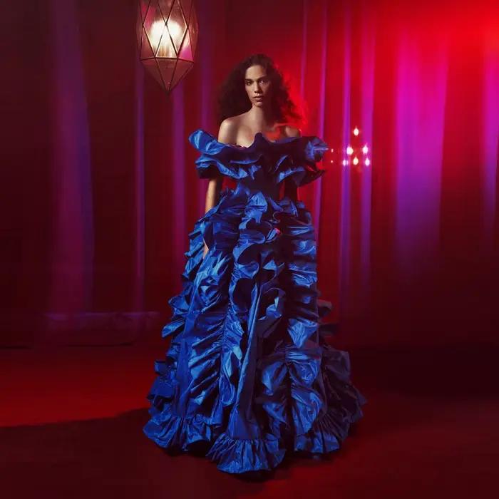 Robes de soirée longues en taffetas bleu roi à la mode avec détails à volants