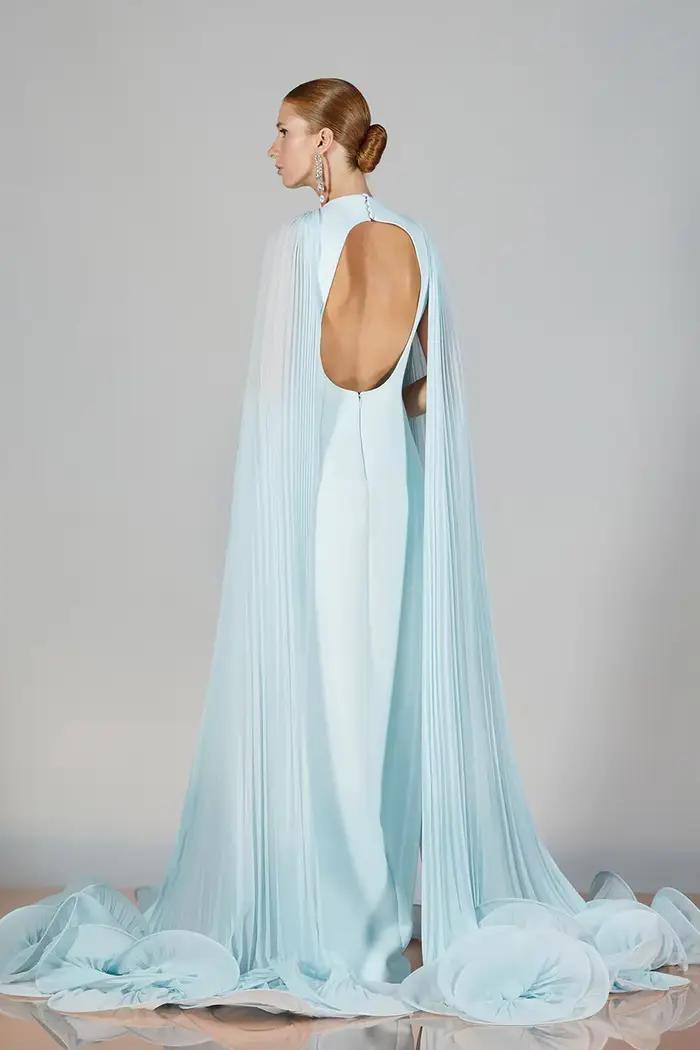 Robes de soirée longues élégantes bleu clair avec cape plissée