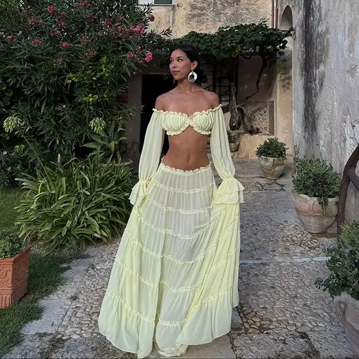 Ensemble Chic de Vacances : Jupe Longue Jaune et Blouse Sexy Transparente à Manches Évasées et Épaules Dénudées pour