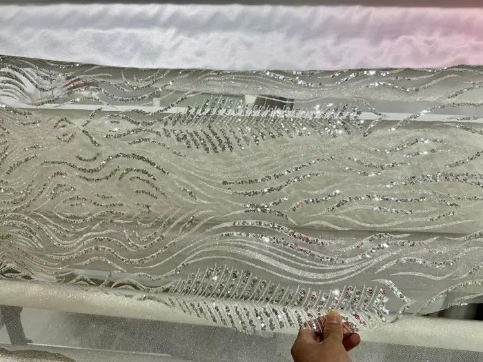 Tissu doré brodé pour robe de mariée