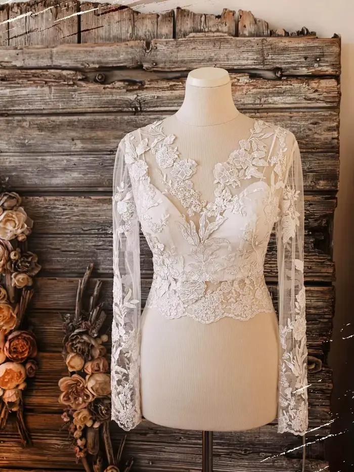 Cape de mariage élégante avec appliques en dentelle