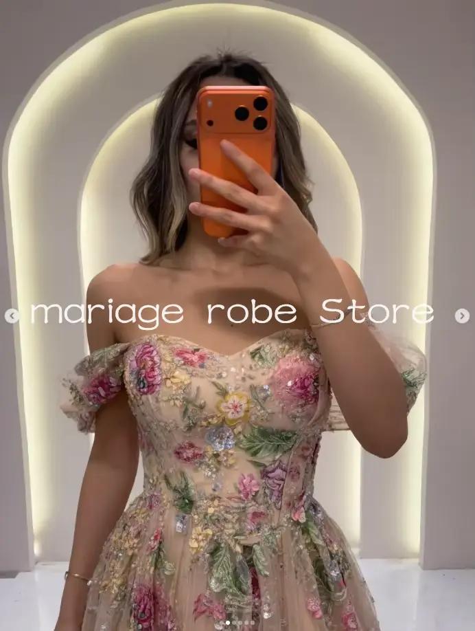 Robes de mariée scintillantes florales couleur champagne