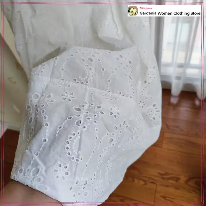 Femmes vacances d'été Co Ord tenues élégant blanc brodé 2 pièces ensemble haut court avec fines bretelles correspondant Cape jupe Midi