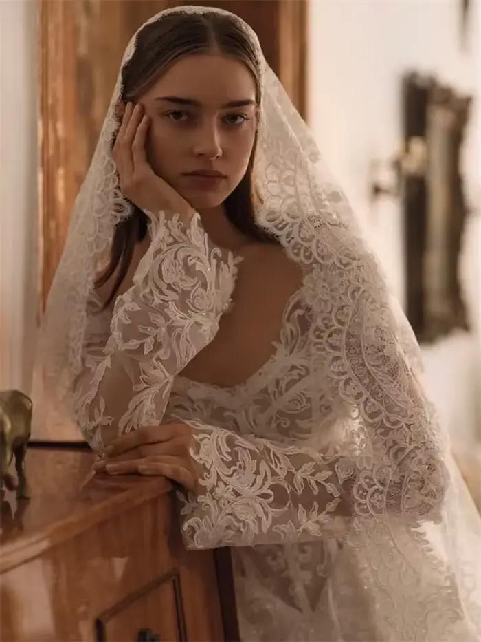 Robe de mariée en dentelle à manches longues
