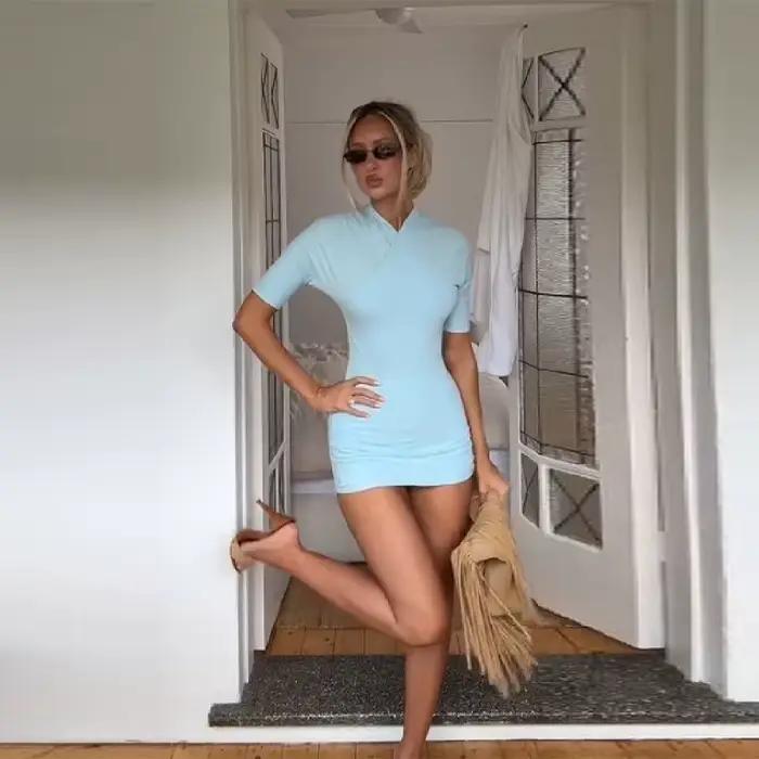 Robe Mini Élégante et Minimaliste pour Femme