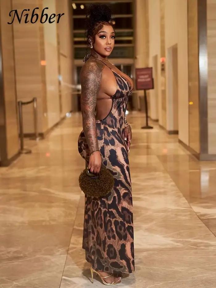 Nibber Léopard Imprimer Robe Femmes D'été Dos Nu Skinny Élastique Halter Coquette Minuit