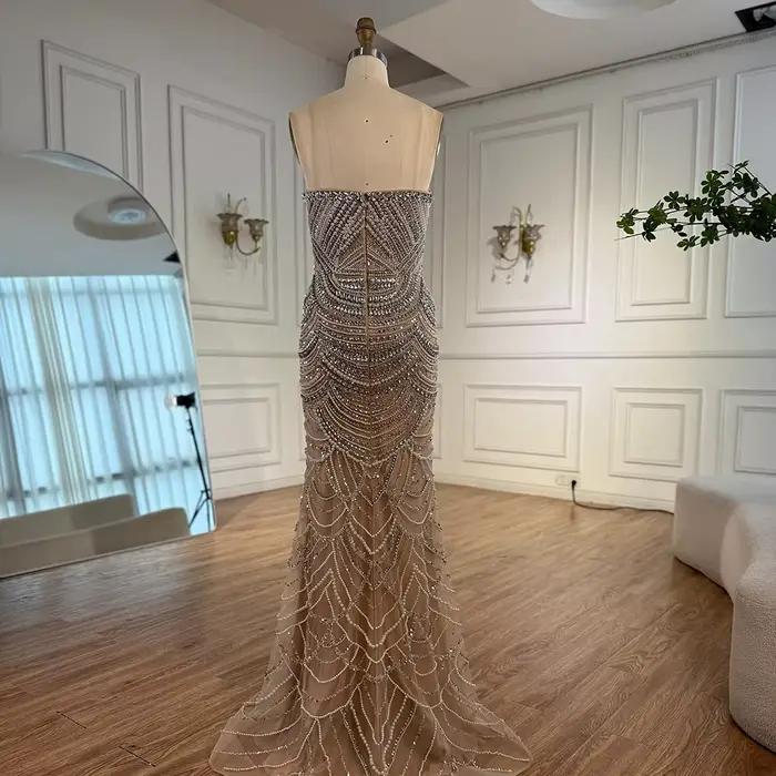 Serene Hill – robe de soirée personnalisée en perles argentées