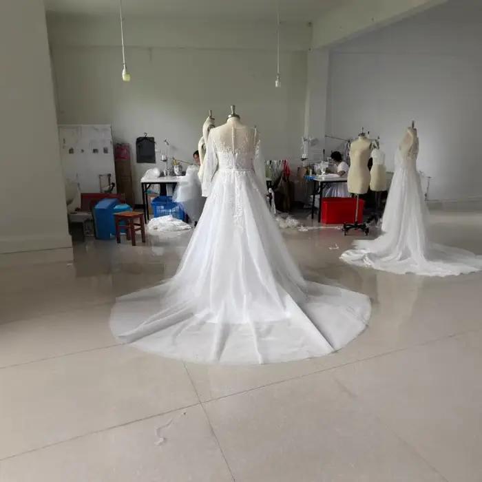 Robe de mariée légère en dentelle française