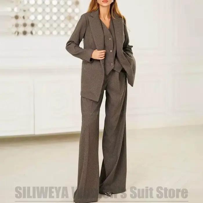 Costume chic pour femmes en tweed à chevrons