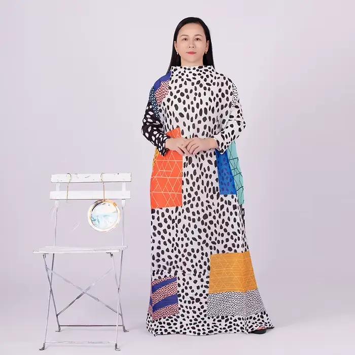 Robe plissée léopard à manches longues et col rond pour femmes