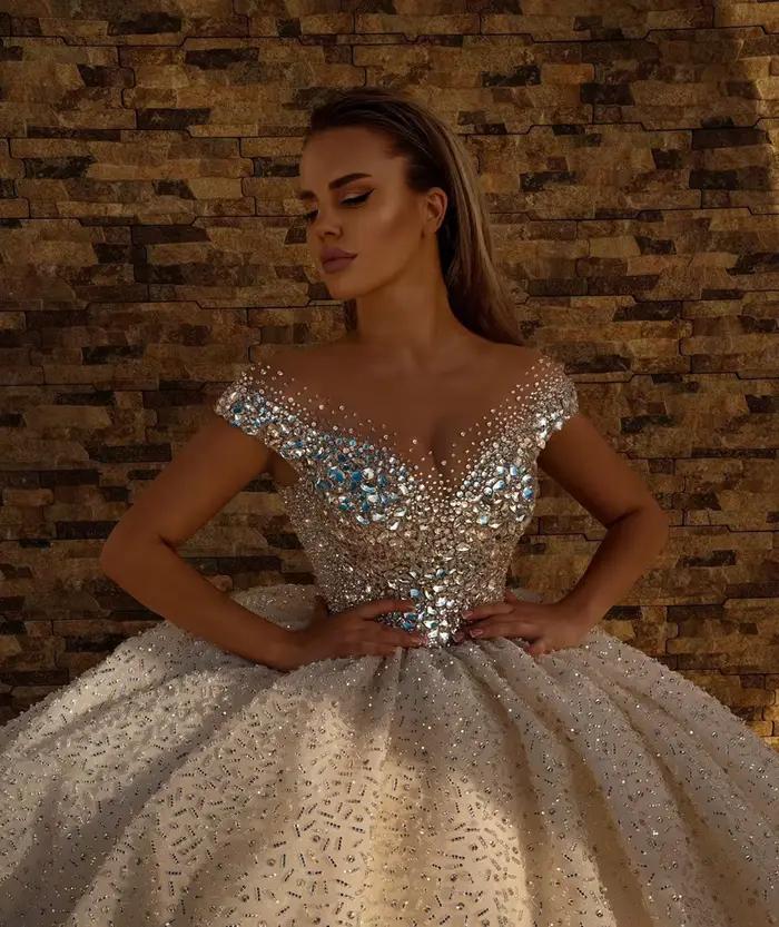 Robes de mariée de luxe en tulle brillant style arabe 2026