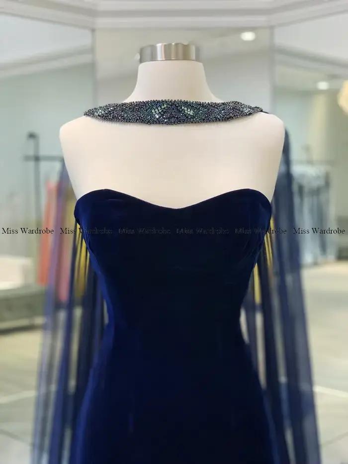 Robe de soirée sirène en velours bleu marine avec perles