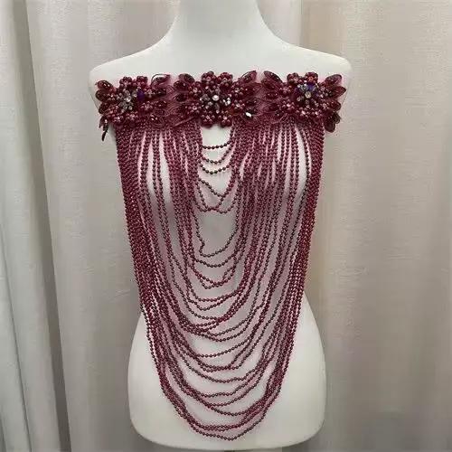 Nouvelle robe glamour perlée robuste avec embellissements devant
