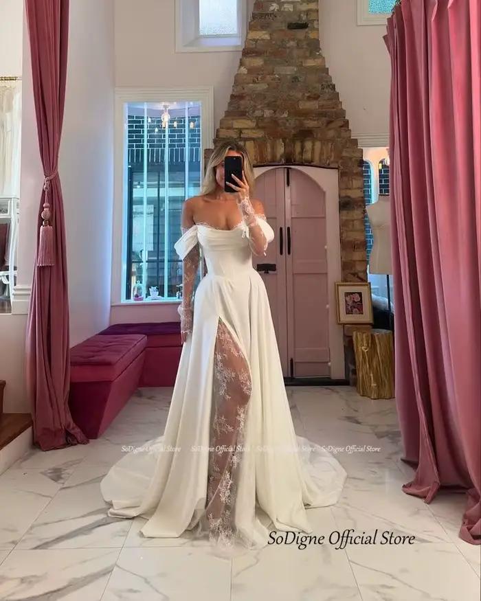 A-ligne robes de mariée épaules dénudées à manches longues Satin/dentelle robe
