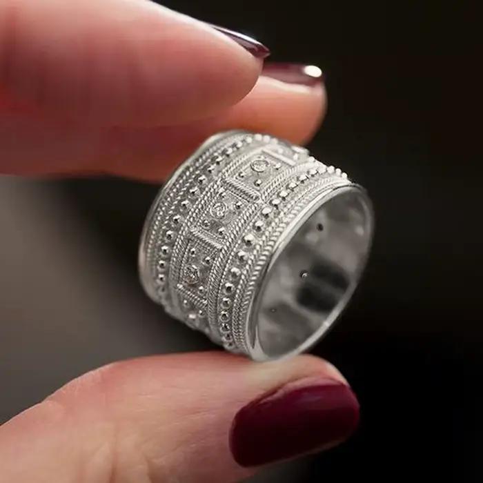 Bague de mariage pour femmes en zircone cubique style moderne à offrir pour célébrer occasions spéciales et anniversaires de mariage