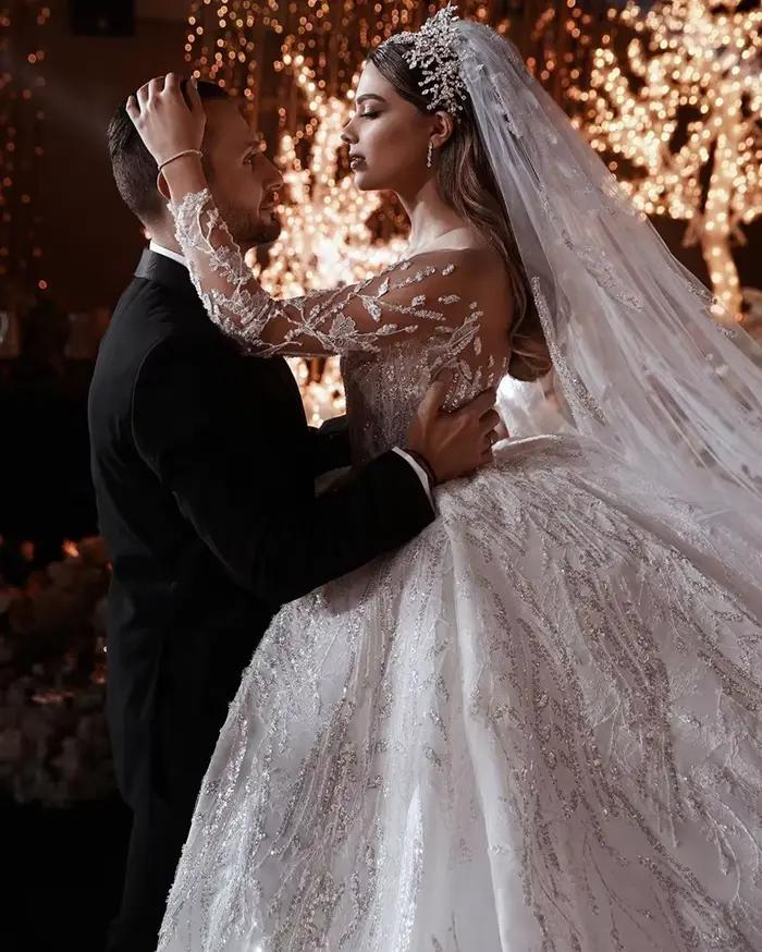 Robes de mariée perlées scintillantes de luxe personnalisées