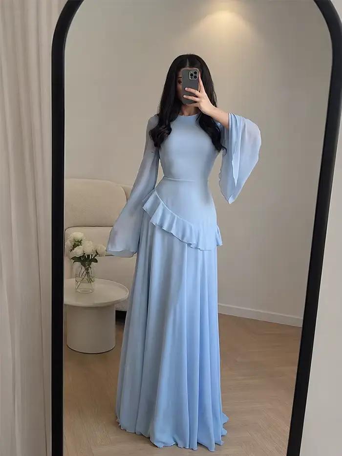 Robe longue élégante bleue en mousseline de soie à volants pour femme