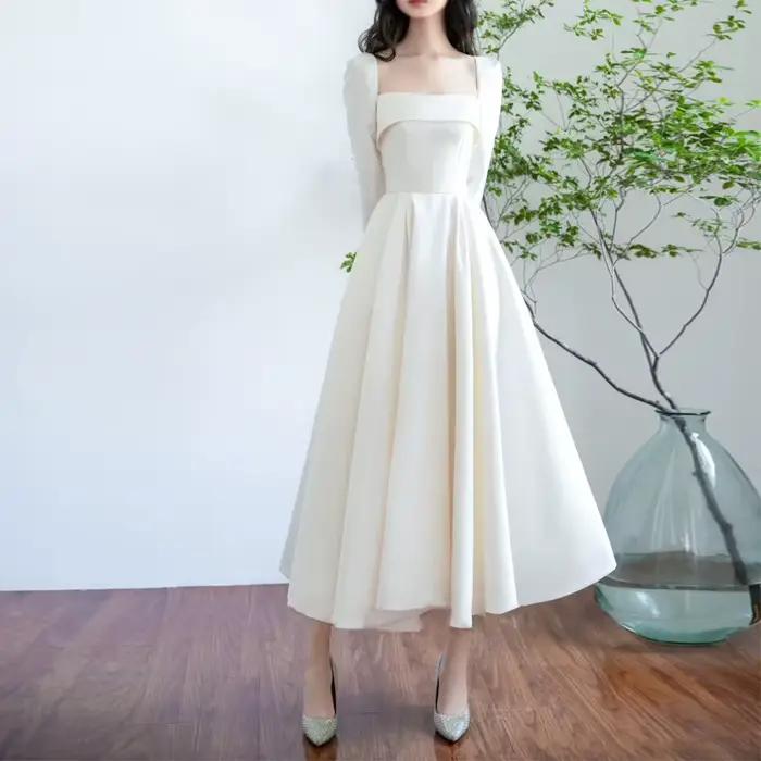 Robe de mariée en satin blanc simple avec col carré et manches longues pour femmes, idéale pour les mariages et autres événements formels