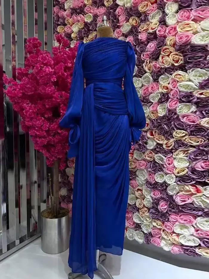 Robe de soirée longue plissée à col rond et manches lanternes