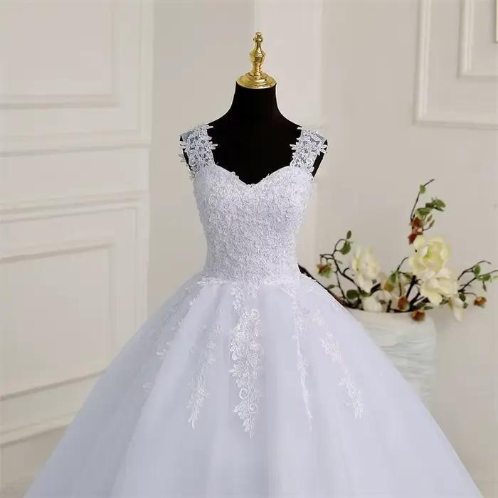 Robe de mariée classique en dentelle exquise pour femmes grandes tailles occassions spéciales élégante à offrir