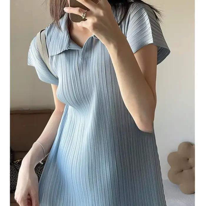 Robe plissée à col polo pour femme