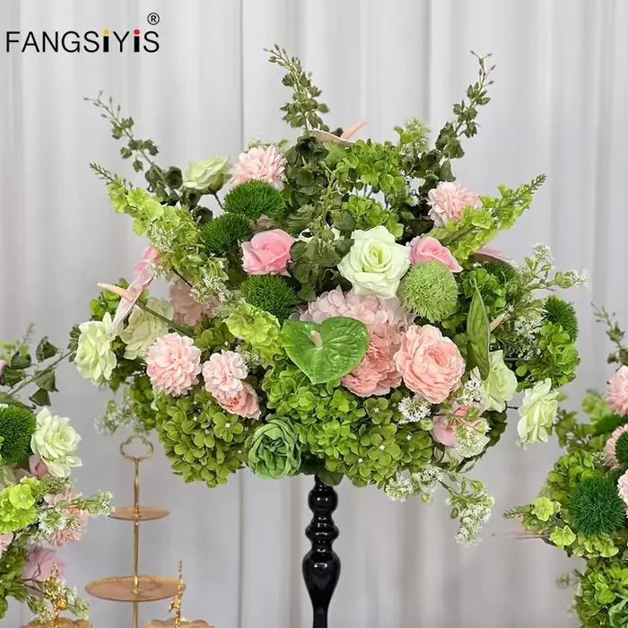 Décoration de mariage : rangée de fleurs, centre de table, arrangement vert et rose, toile de fond, arche, décoration florale pour événements et fêtes