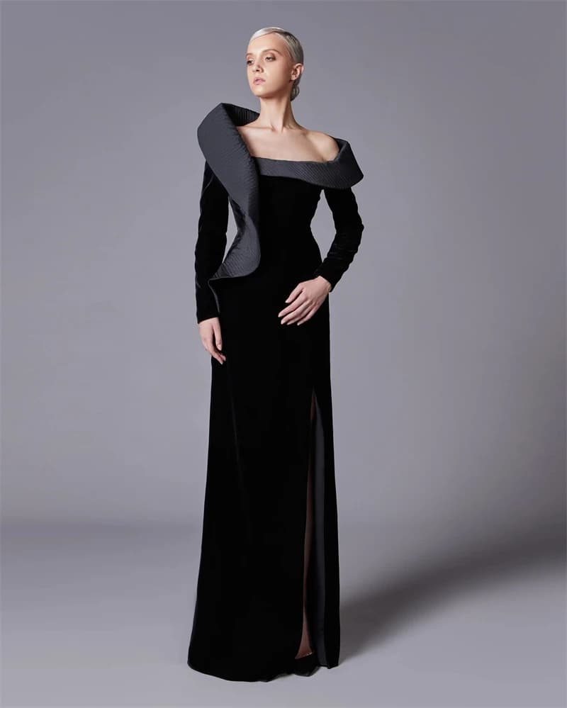 Une robe de soirée en velours luxueuse et moderne, idéale pour les occasions spéciales à Dubaï. Cett
