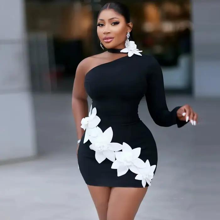 Mini-robe de bal chic noire et blanche à motifs floraux, à manches longues, extensible, asymétrique