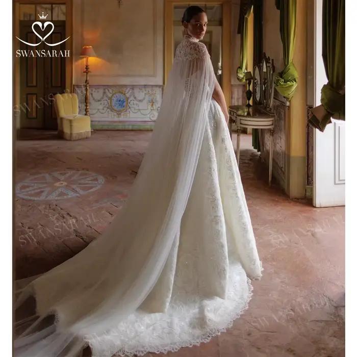 Robe de mariée SwanSarah sans manches, personnalisable en polyester, avec détails en dentelle et appliques florales pour mariage élégant et sophistiqué