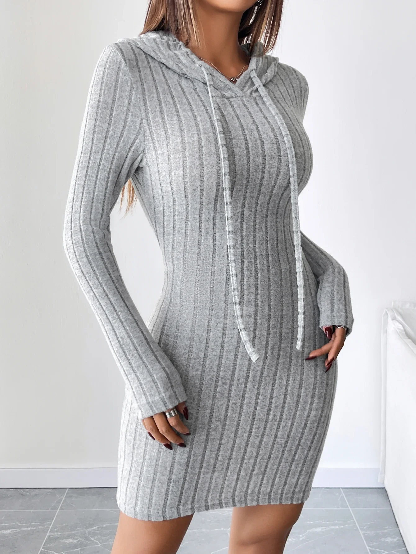 Robe ajustée à capuche tricotée côtelée à la mode avec cordon de serrage - Style décontracté confort