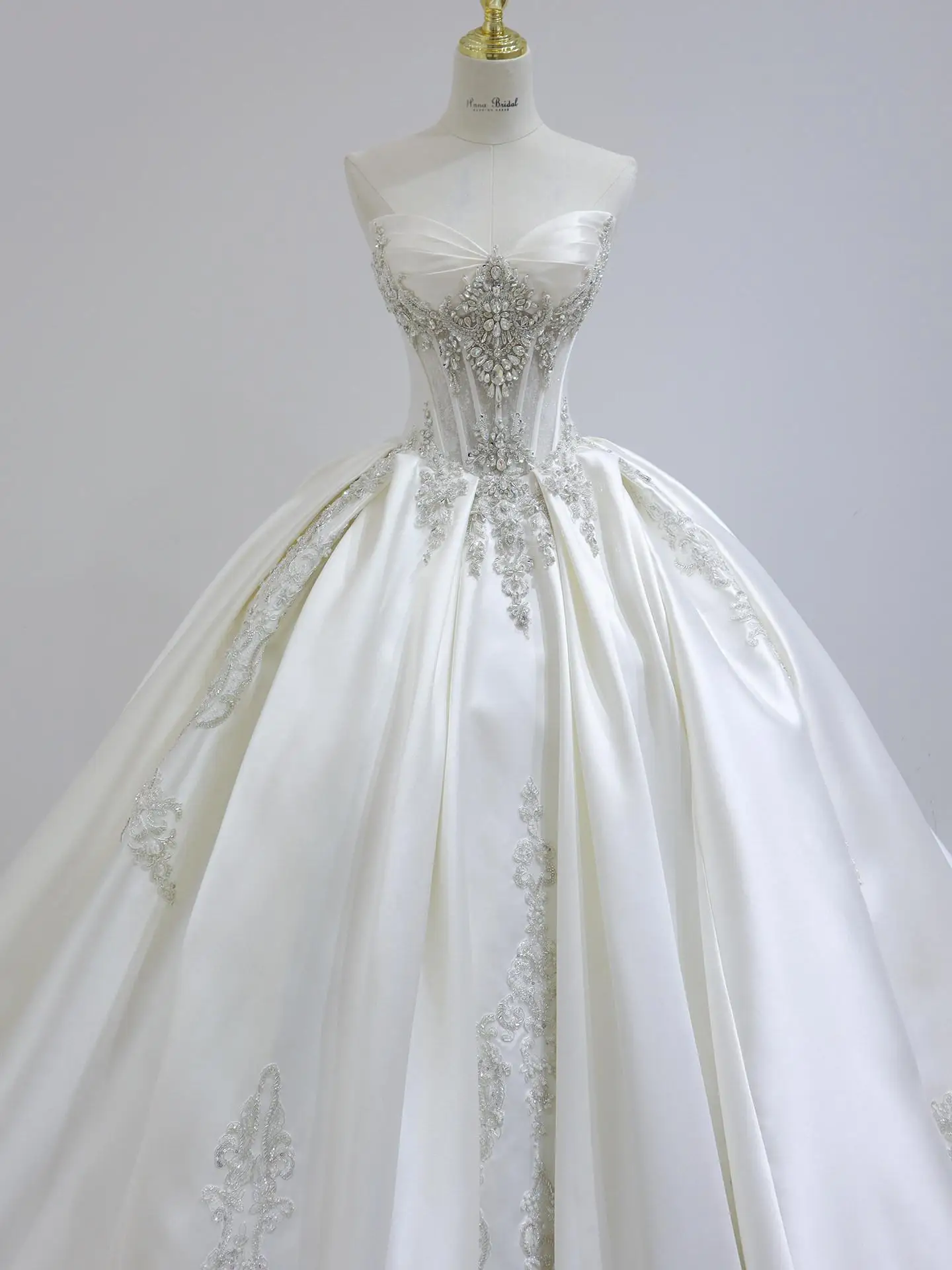 Robe de mariée en satin sans bretelles, design haut de gamme, tissu léger et résistant, broderie de 