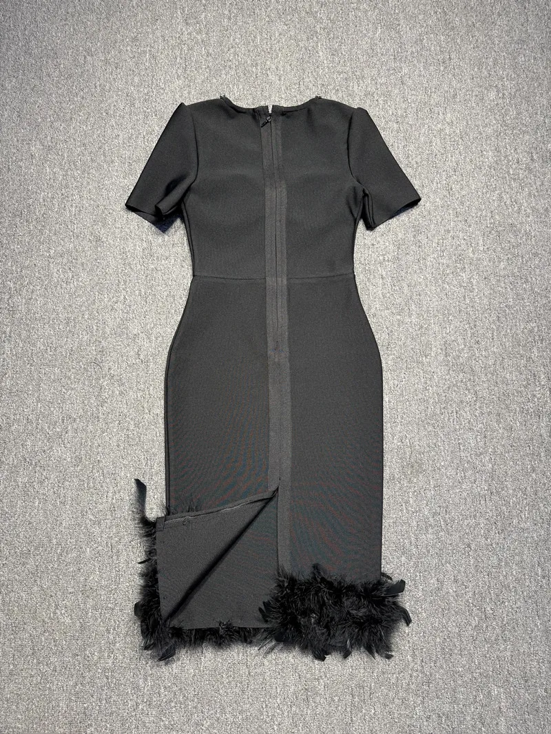 Robe à bandes pour femmes, couleur noire, Sexy, manches courtes, col carré, plumes, moulante, mi-mol