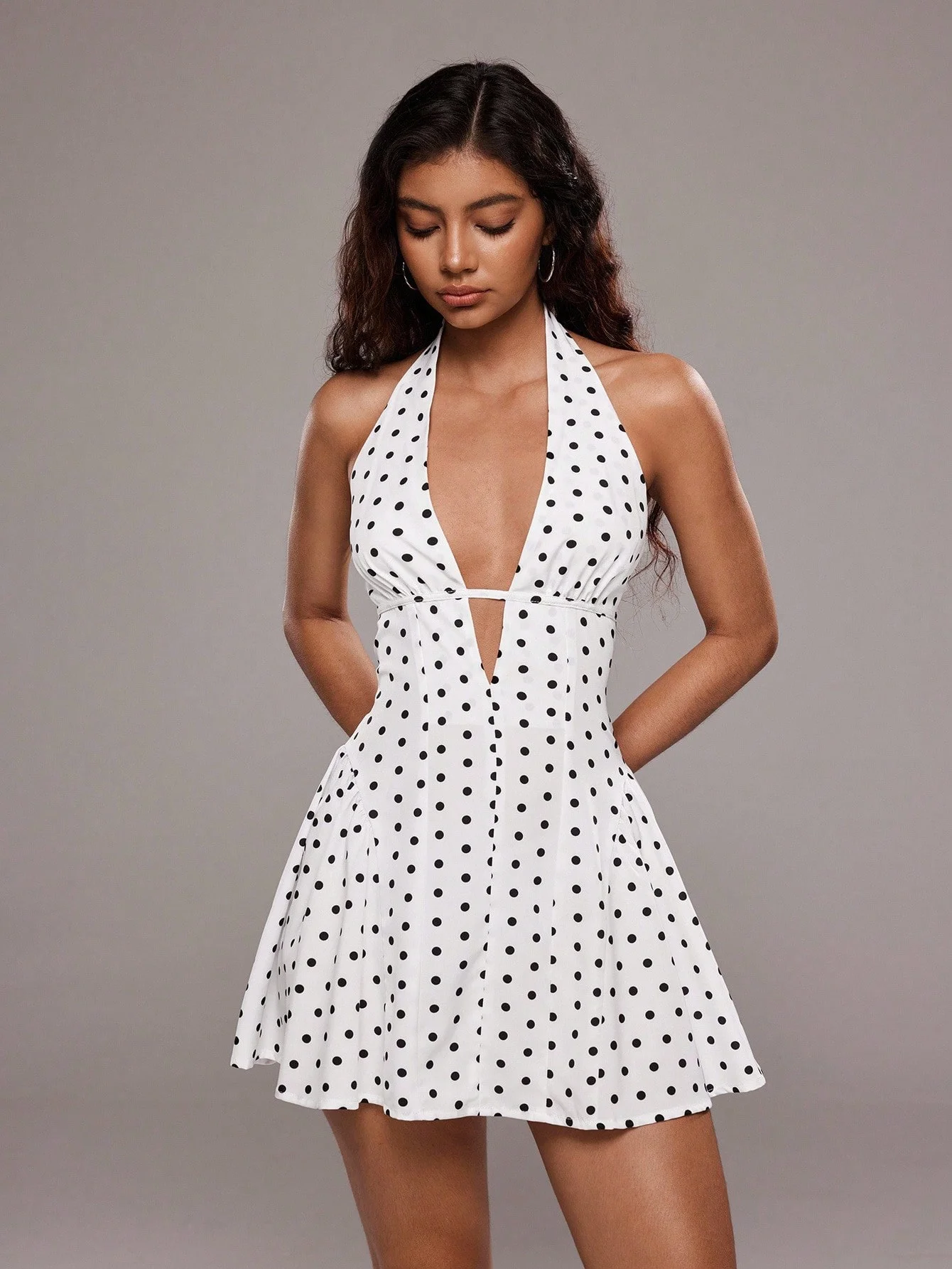 Mini robe d'été sexy à pois pour femmes, imprimé dos nu, col suspendu