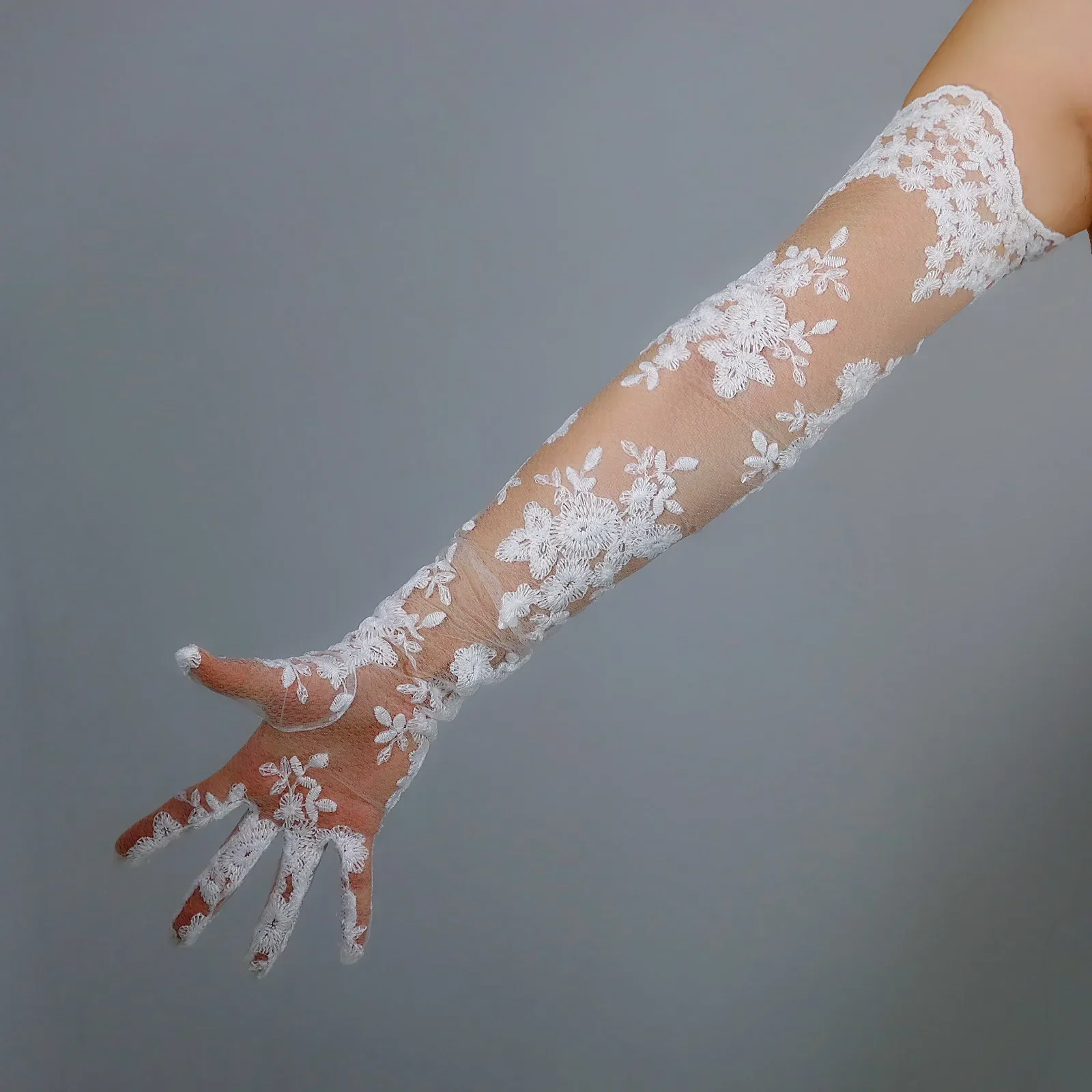 DooWay Gants en dentelle blanche 60 cm de long, en tulle floral transparent, pour costume de soirée,