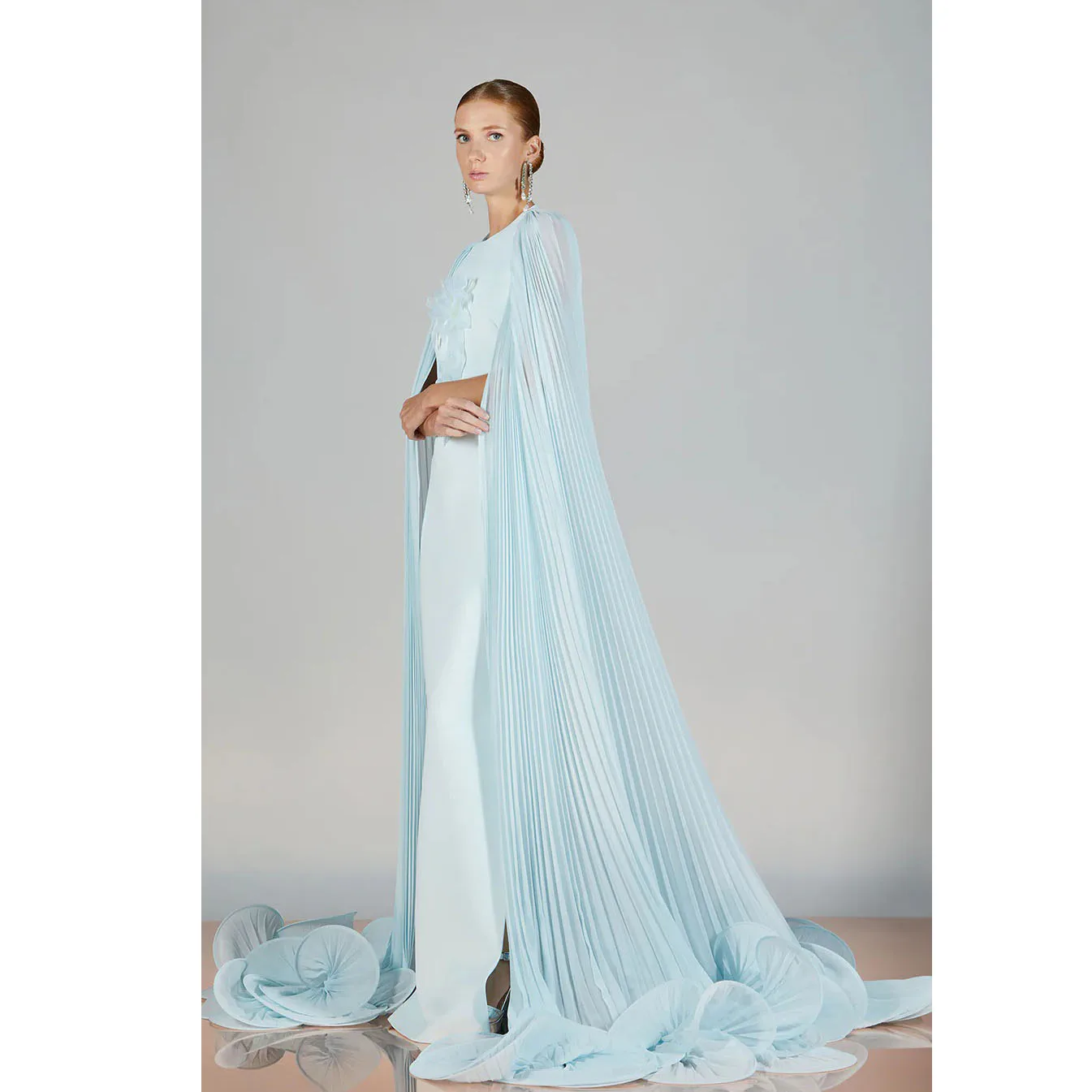 Robes de soirée longues élégantes bleu clair avec cape plissée, robe de soirée florale modeste pour 