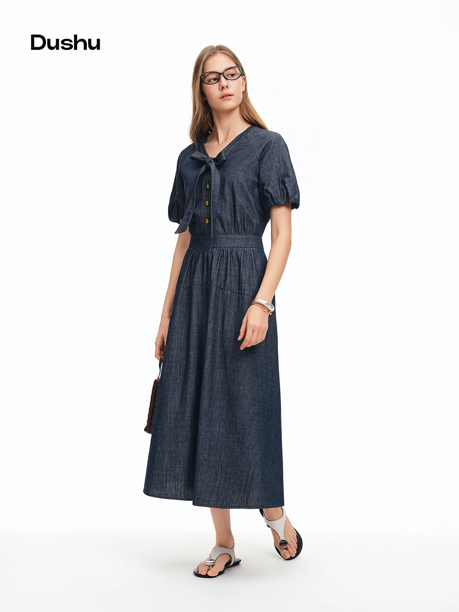 Robe longue DUSHU bleu marine à col en V et bretelles en jean, nouvelle collection été 2026, élégant