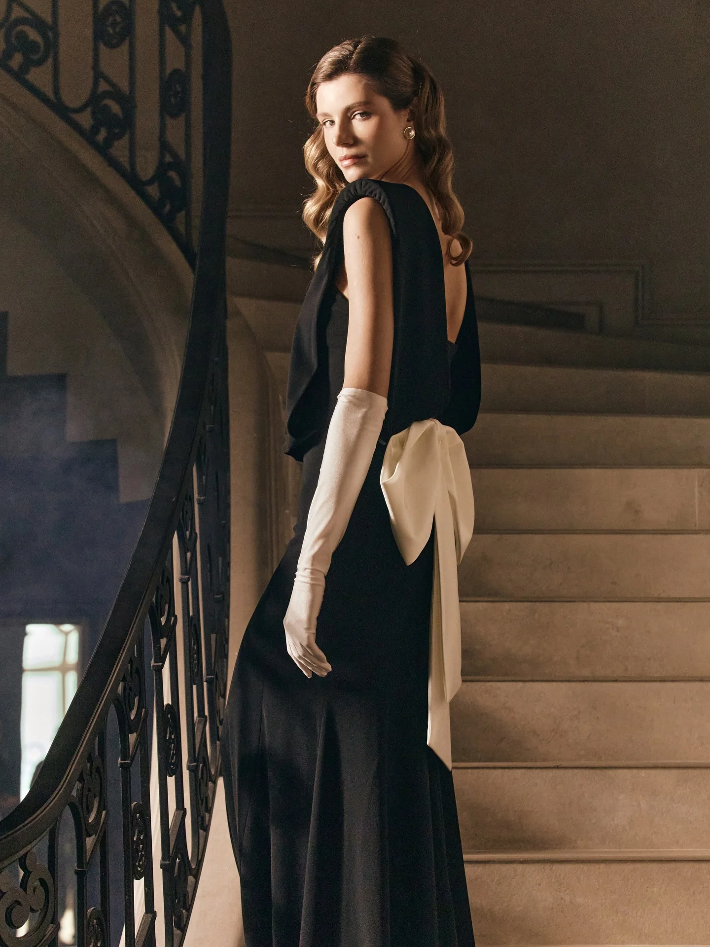 Robe de soirée sirène noire fluide sans dos pour femme, robe de bal longue sans manches avec nœud bl