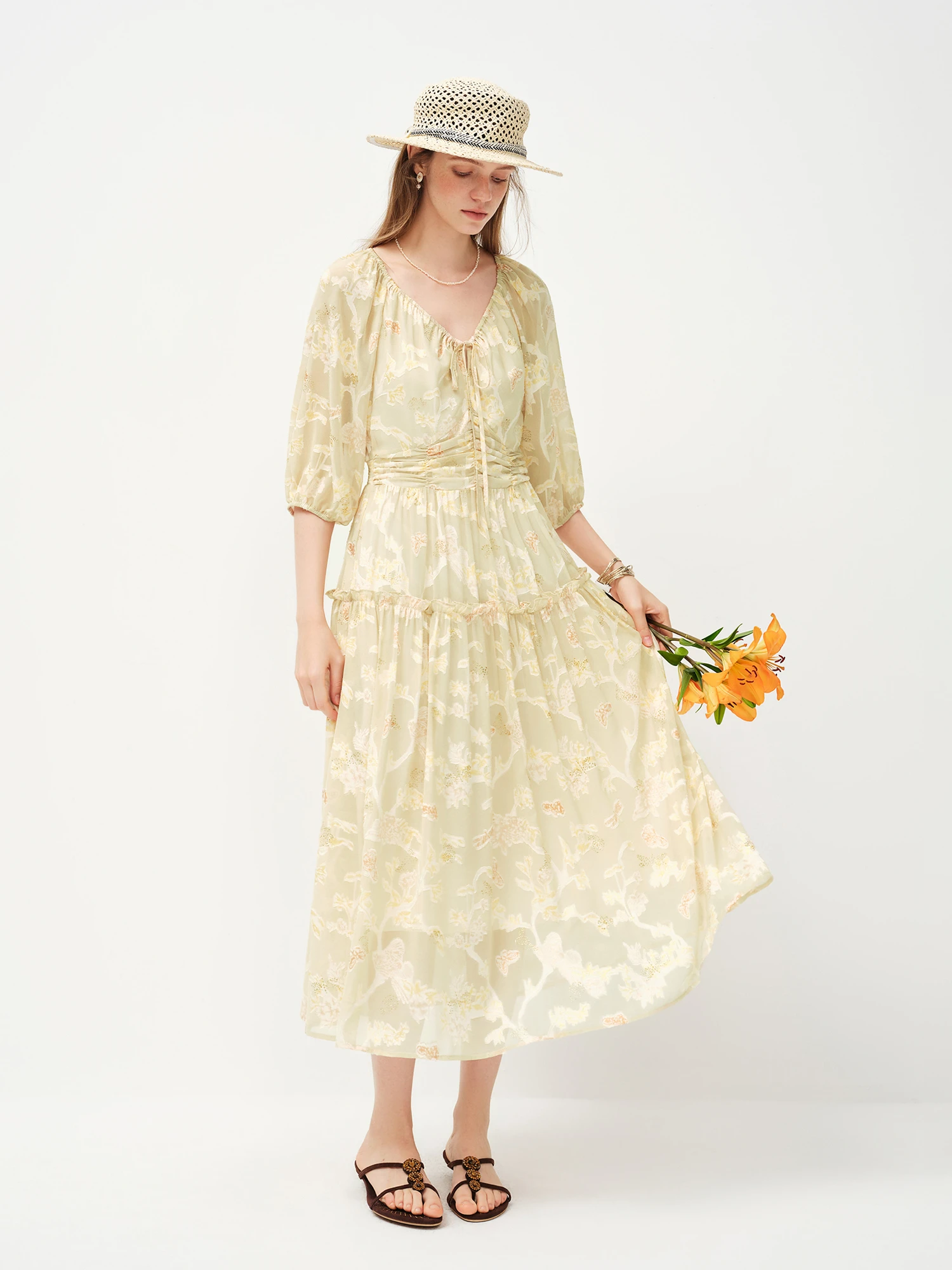 Robe florale brodée texturée éthérée pour femme FSLE 2026 - Longueur midi inspirée du muguet pour le