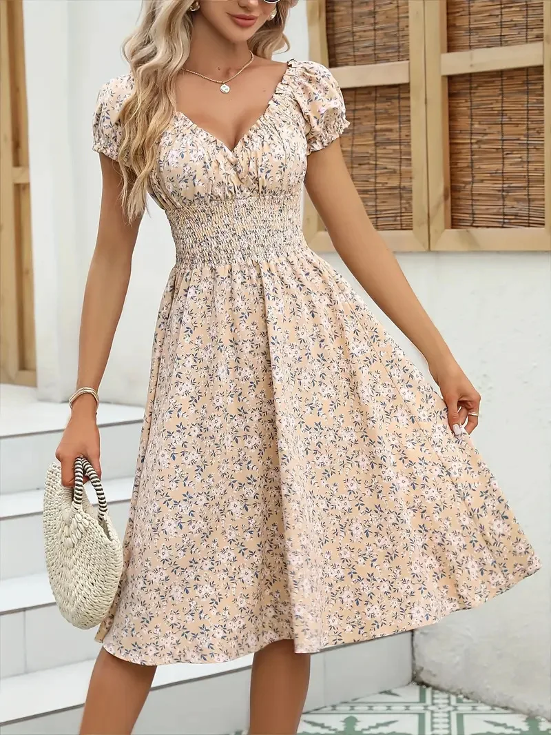 Robe florale vintage avec poignets moelleux et taille plissée, adaptée aux vêtements de plage d'été 
