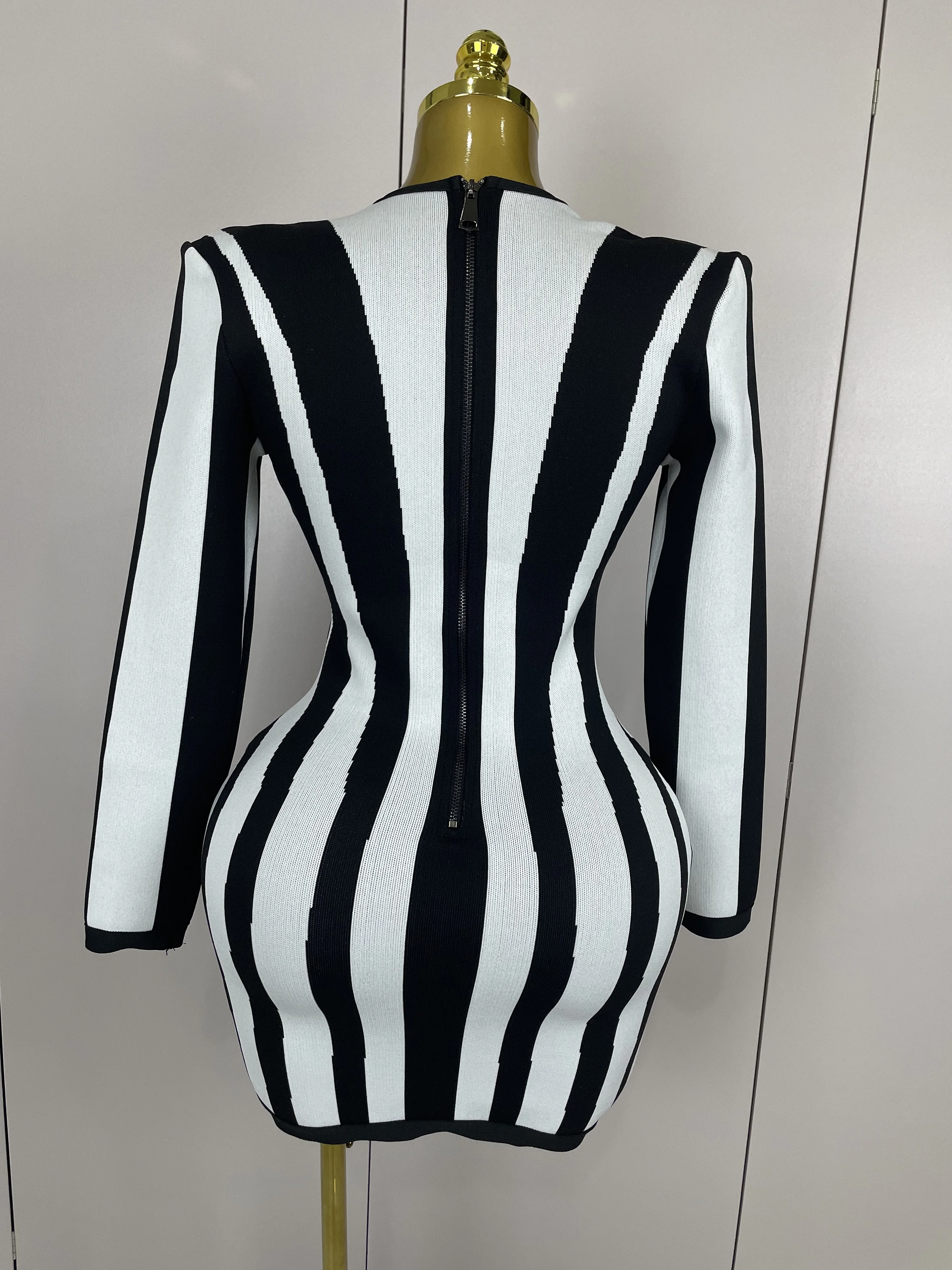 2025 luxe Sexy à manches longues rayure noir blanc Mini robe de pansement femmes tricoté célébrité é